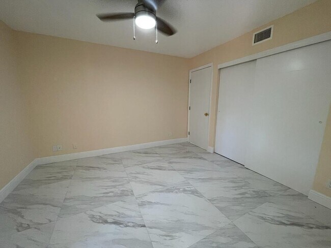 Building Photo - 616 Executive Center Dr