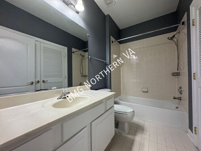 Building Photo - 10673 General Kirkland Dr