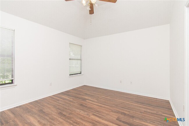 Building Photo - 214 Appaloosa Dr