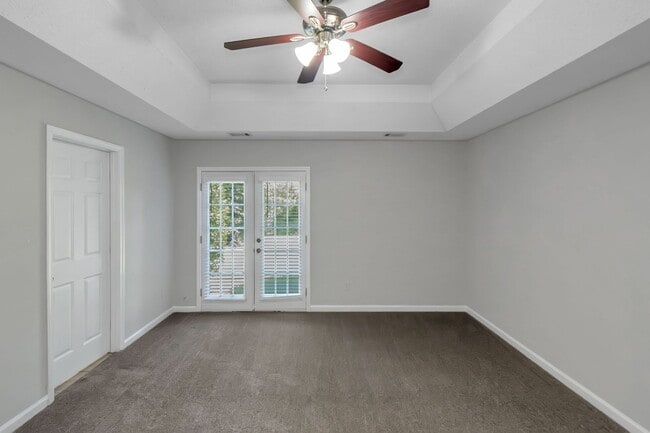 Building Photo - Don’t Miss This Beautiful 4BR/2BA Home wit...