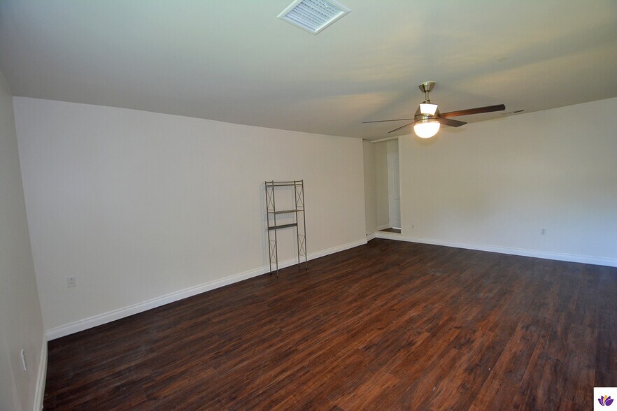 Building Photo - 23701 Bessemer St