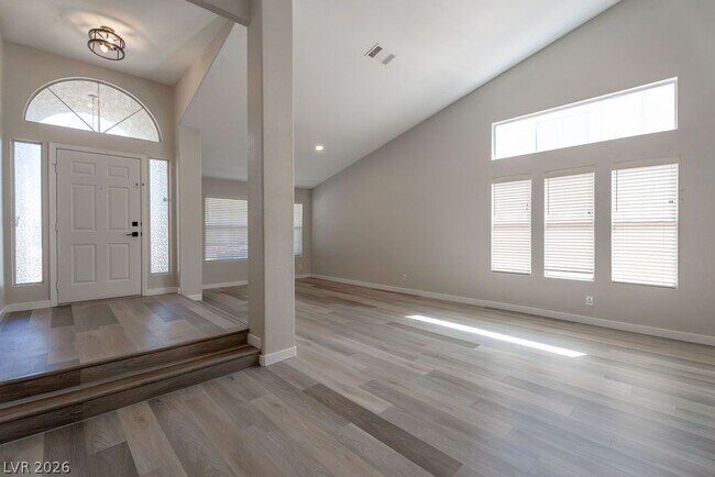 Building Photo - 1735 Navarre Ln