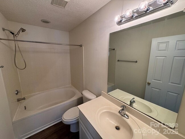 Building Photo - 8419 Southgate Commons Dr