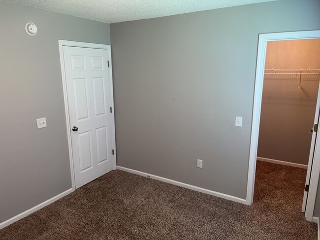 Building Photo - 149 Lancaster Way