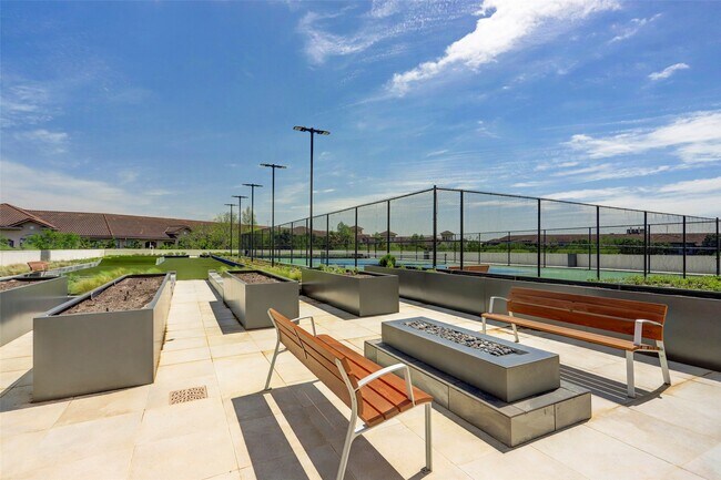 Building Photo - 1701 Hermann Dr