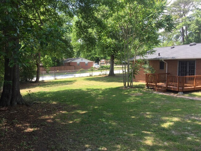 Building Photo - Home You’ll Love Coming Home To