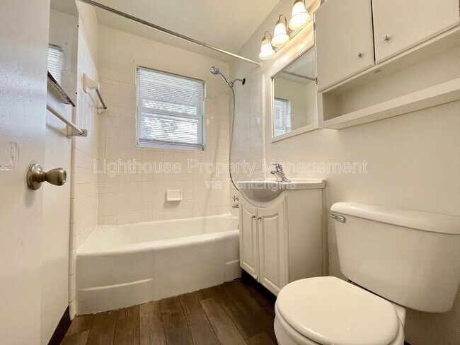 Building Photo - 1220 Ottillia St SE