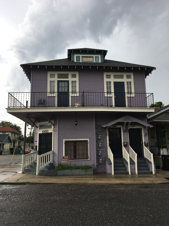 upstairs apartment on the right - 3302 Delachaise St