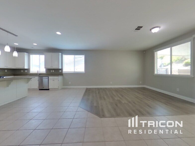 Building Photo - 11665 Minckler Cir