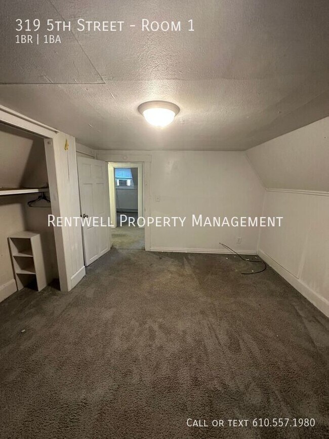 Building Photo - 319 5th St