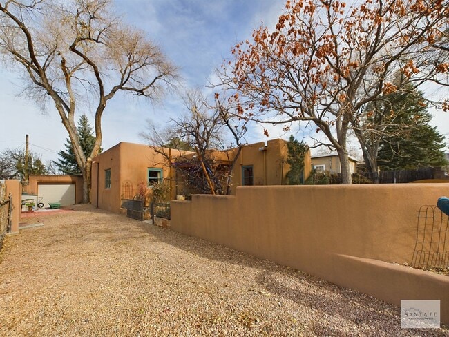 Building Photo - Fully Furnished 2 Bedroom Home in South Capital Available Now!