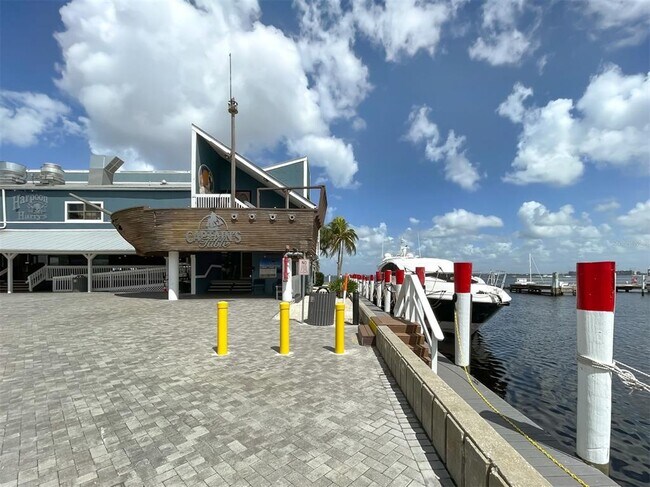 Building Photo - 26333 Nadir Rd