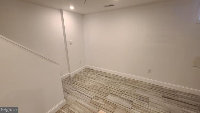 Building Photo - 417 Burbank St SE