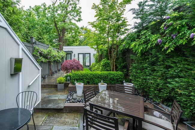 Building Photo - Renovated Contemporary - Available FURNISHED or unfurnished RENTAL