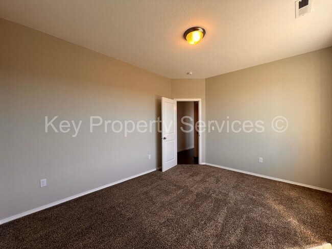 Building Photo - Large Updated 3 bed 3 bath in Camas!