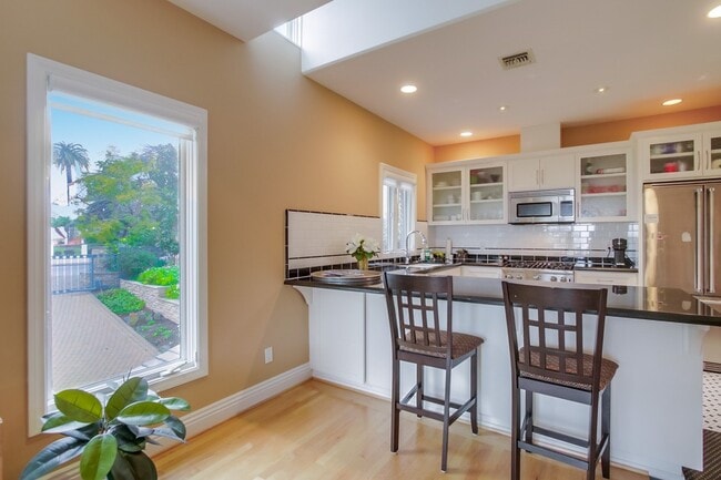 Building Photo - 2455 Presidio Dr