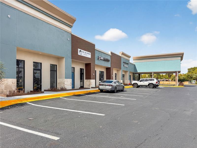 Building Photo - 7900 S Orange Blossom Trl