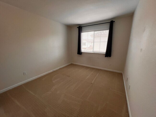 Building Photo - Great looking home and neighborhood in the North Village area close to shopping and freeway access