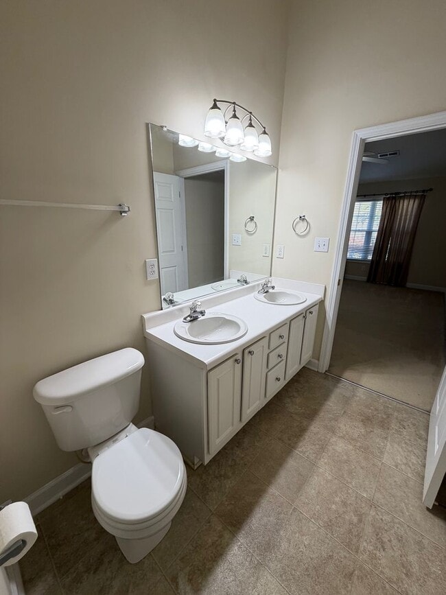 Building Photo - Elon / Townhome