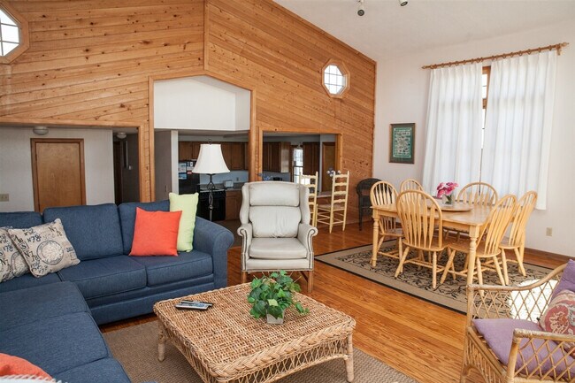 Building Photo - 40398 N Beachcomber Dr