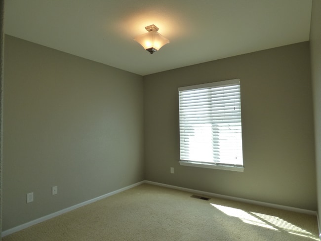 Building Photo - "Charming 3-Bed, 3-Bath Gem with 2604 Sq Ft of Comfort in Highlands Ranch!"