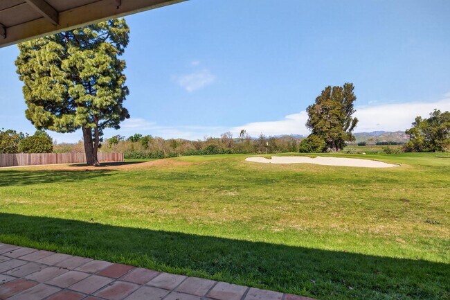 Building Photo - 1525 Fairway Dr