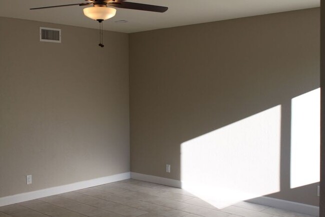 Building Photo - Beautiful Condo with two Master Suites!