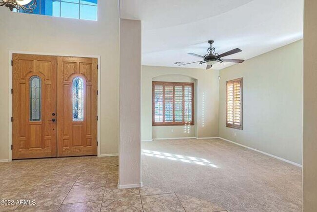 Building Photo - Beautiful 5 bedroom w/pool!