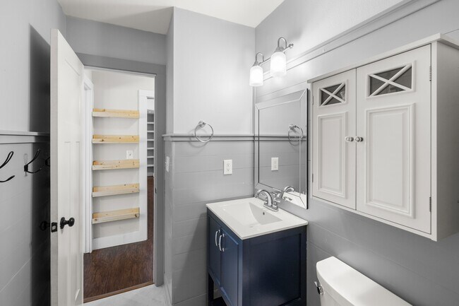 Building Photo - 419 Morningbird Ct