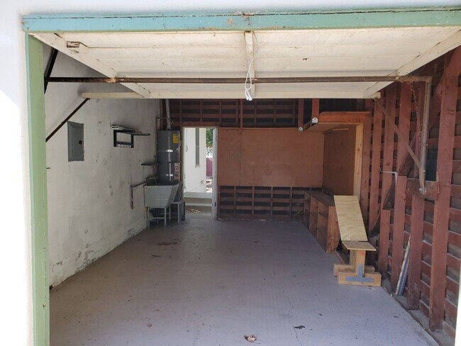 Building Photo - Room for rent with a charming Normal Heights house with garage and large yard.