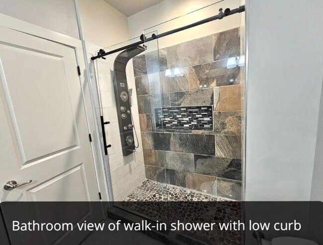 Building Photo - Modern Condo on Front St. with River views...