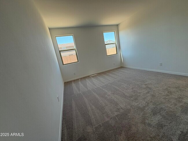Building Photo - 16799 W Hope Dr