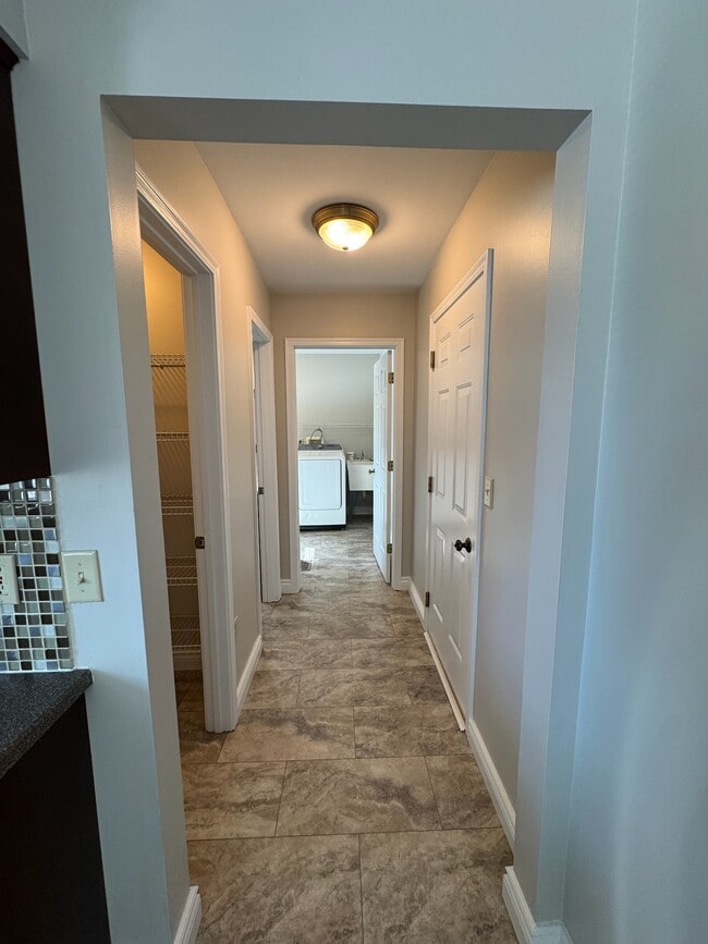 Building Photo - 8811 Woodridge Dr