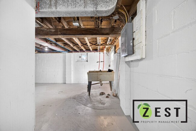 Building Photo - 15494 Bringard Dr
