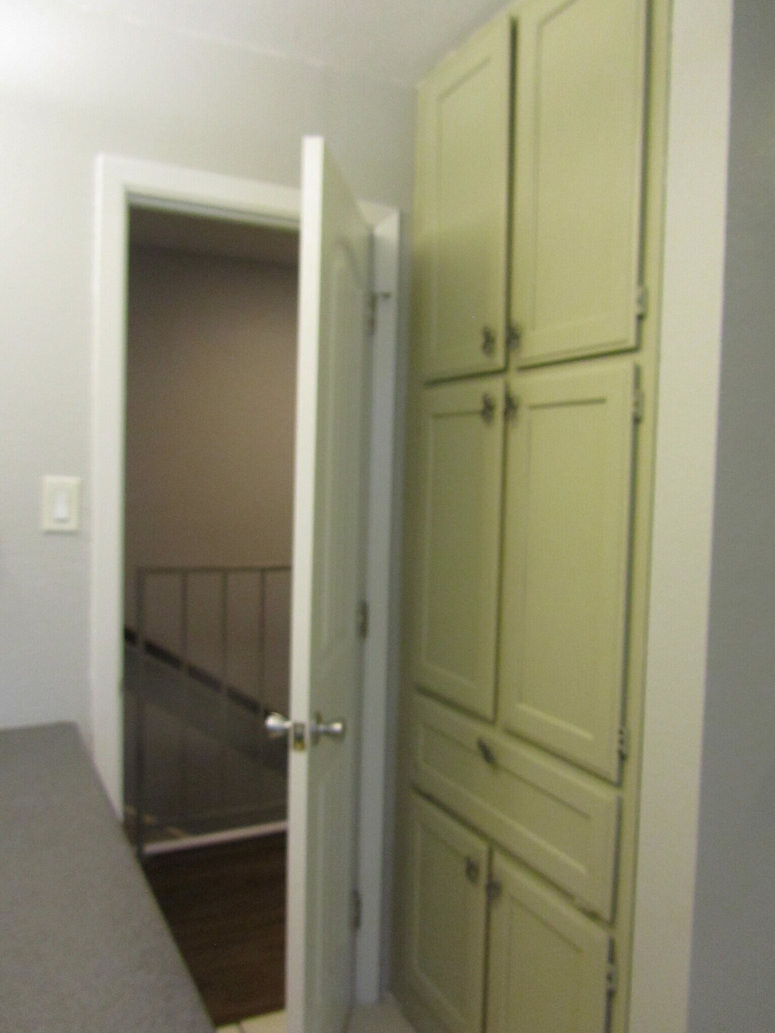 full bath cabinets - 239 W Peach St
