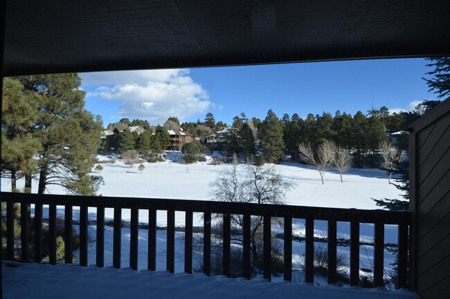 Building Photo - 3 Bedroom Townhome for Rent!