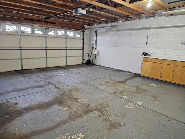 Building Photo - 334 Arbor Ln