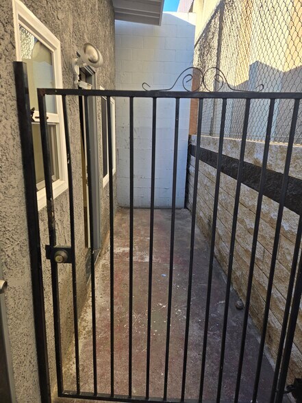 Primary Photo - 139 W Manchester Blvd