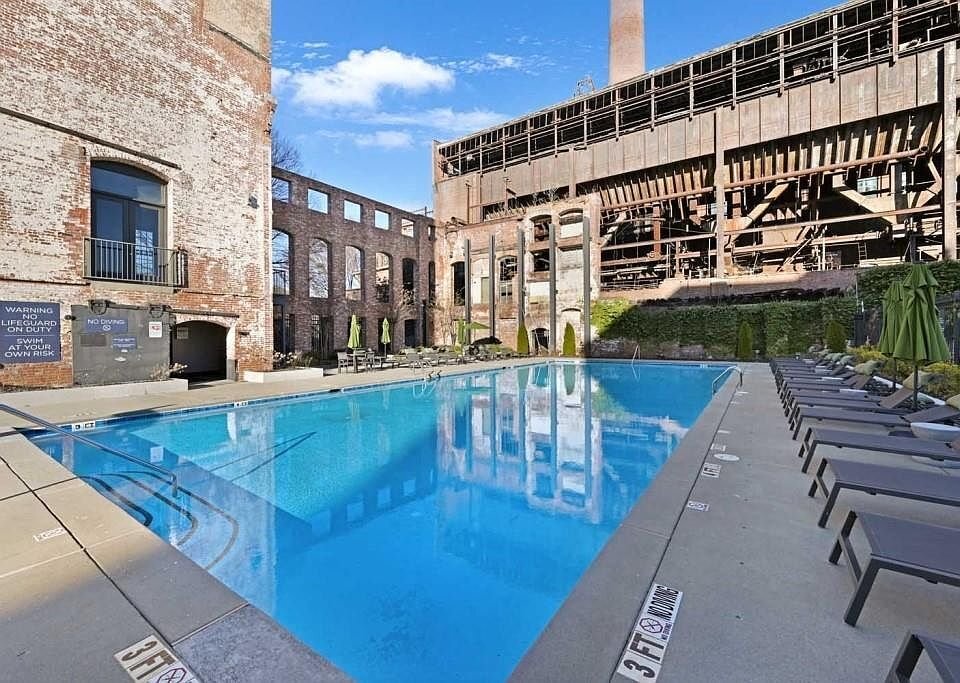 Building Photo - 170 Boulevard SE