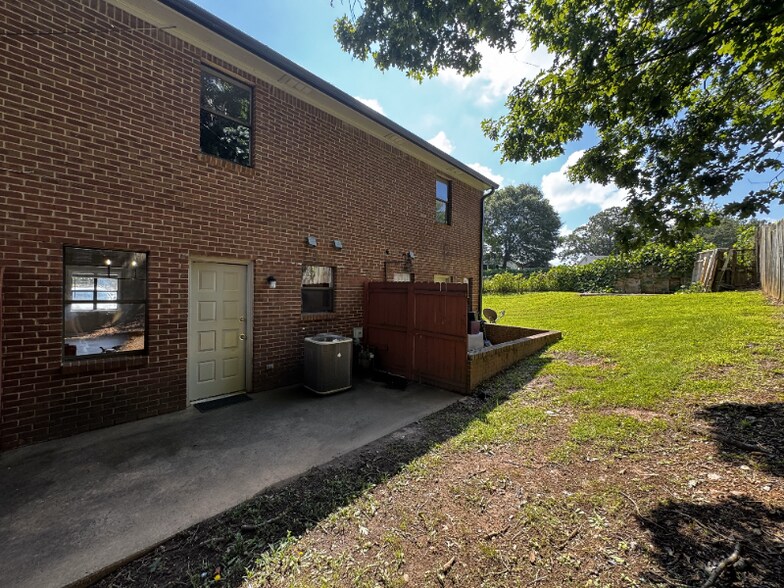 Building Photo - 5012 Top Cat Ct