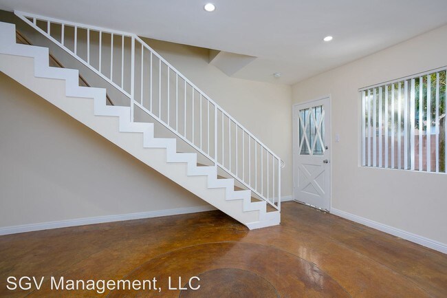 Building Photo - 518 E Washington Blvd