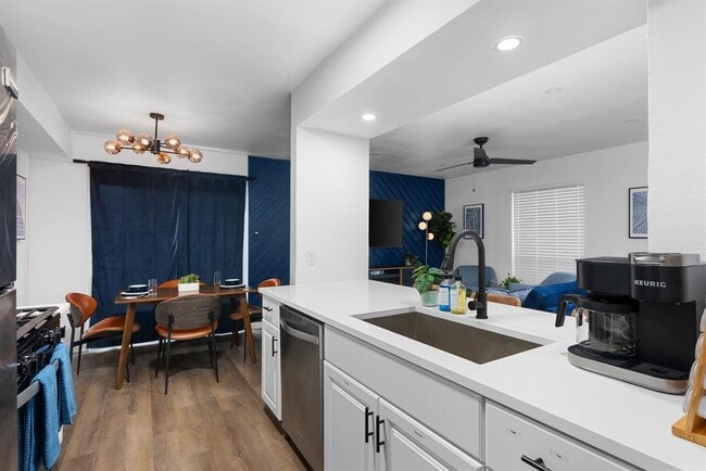 Building Photo - 1315 Southport Dr