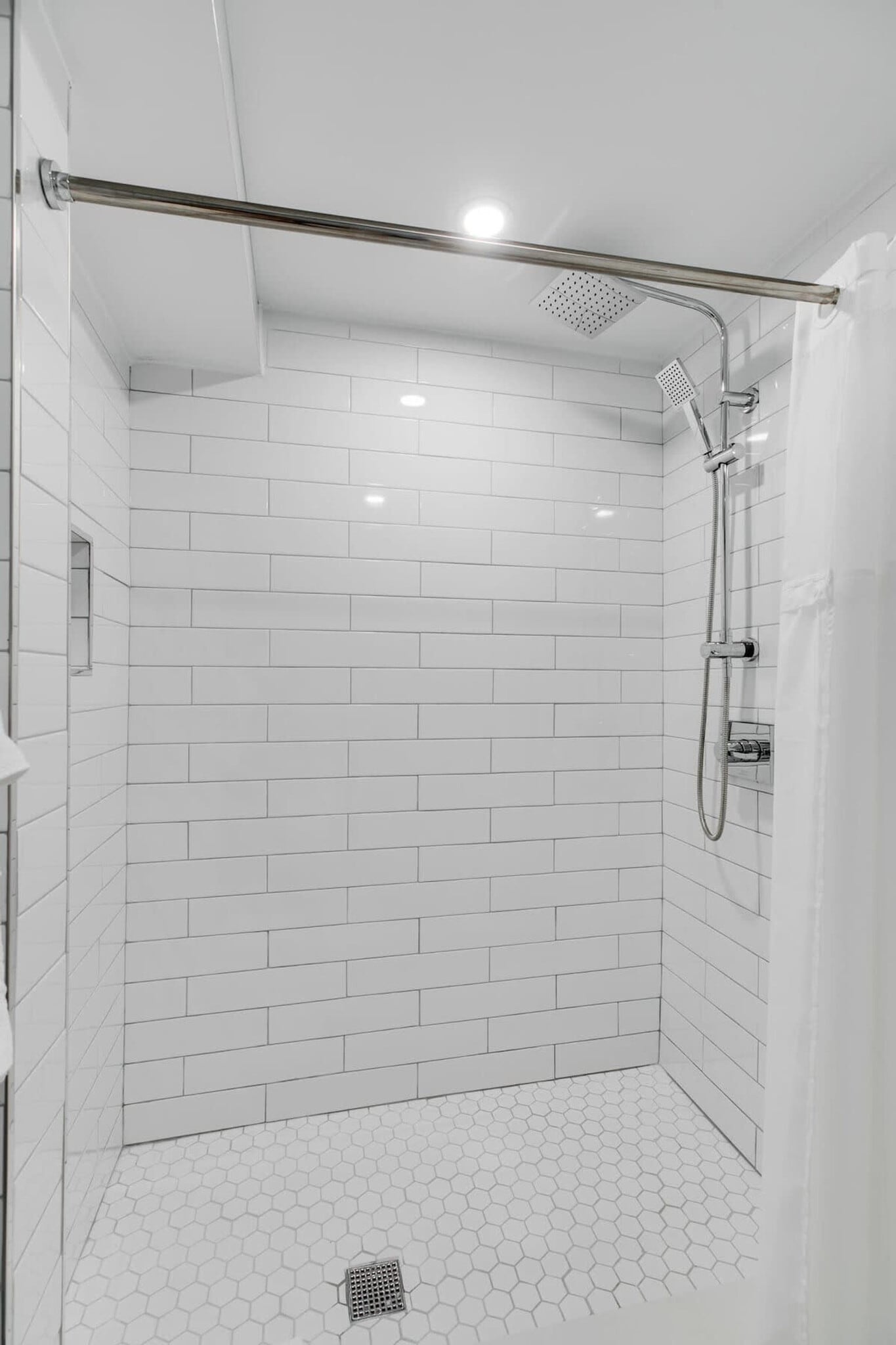 Building Photo - 150S S Independence Mall W