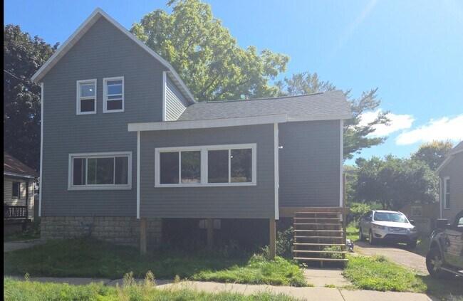 Building Photo - 810 4th St