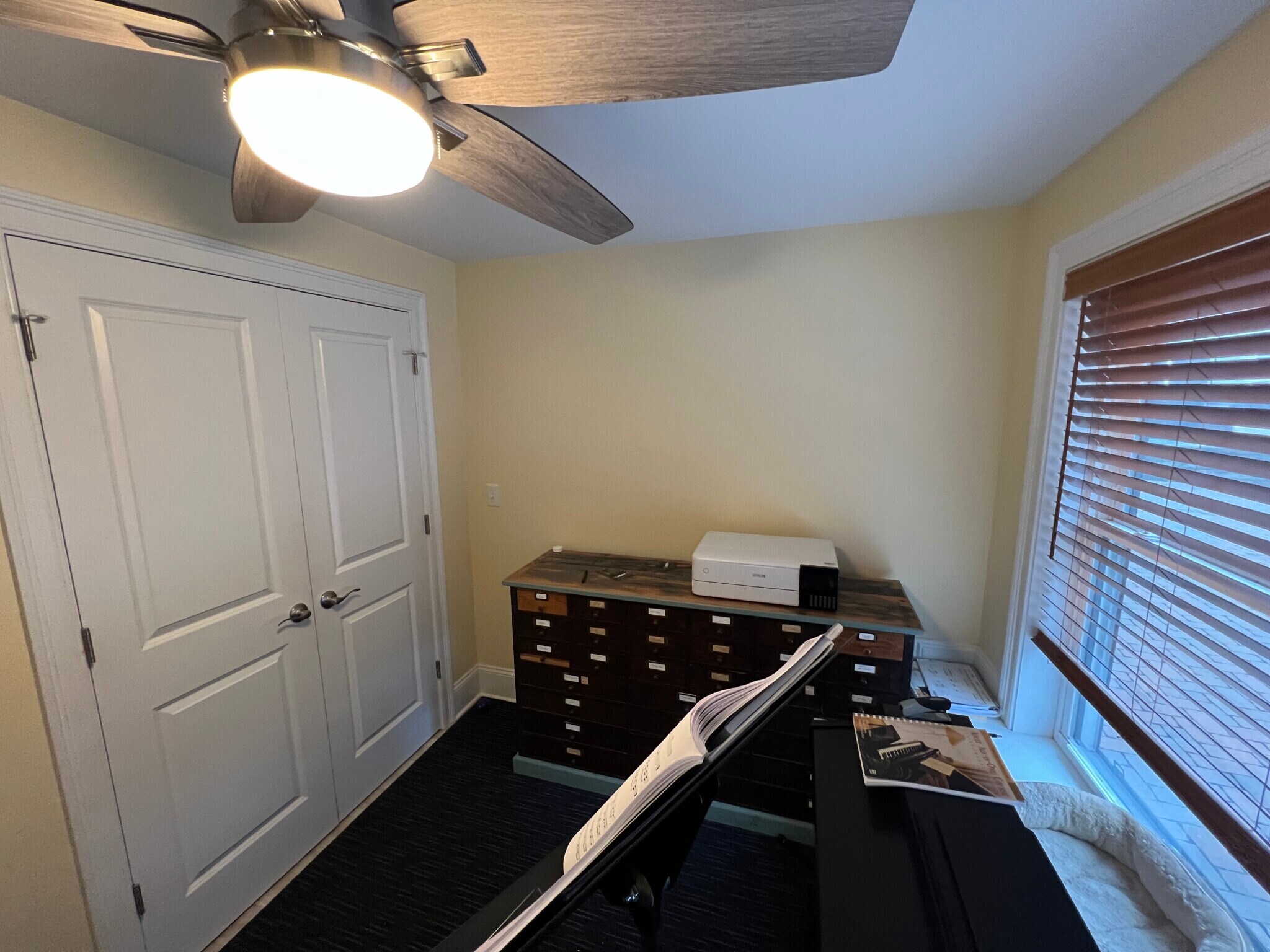 Building Photo - 118 Holland St