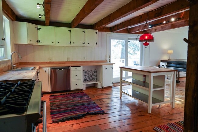 Building Photo - 9 Pulvers Ln