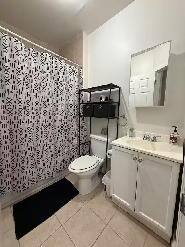 Building Photo - 1138 Summit Ave