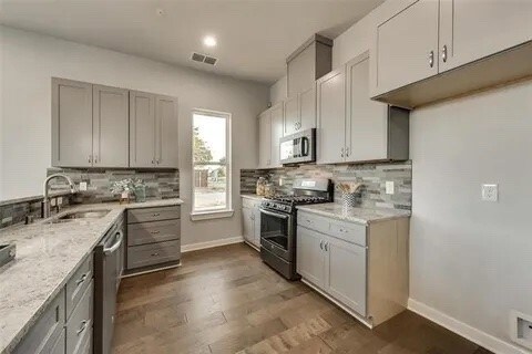 Building Photo - 5805 Rivendell Dr