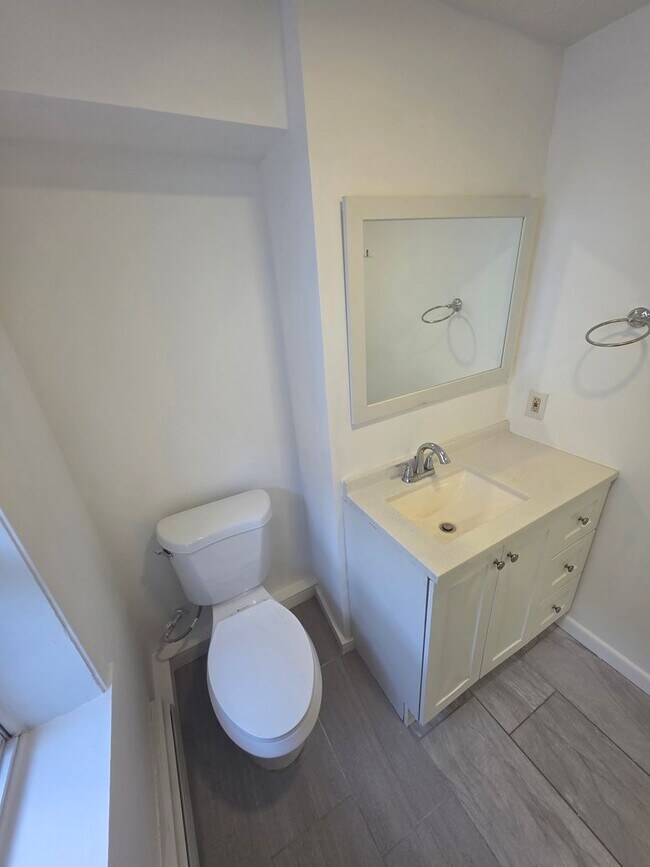 Building Photo - 2 bedroom apartment building - Poughkeepsie