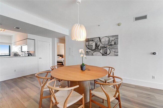 Building Photo - 601 NE 36th St